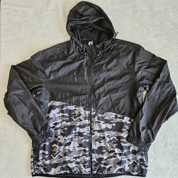 Russell Men’s Windbreaker size Extra Large XL Black Gray Camoflauge Camo - Picture 1 of 4